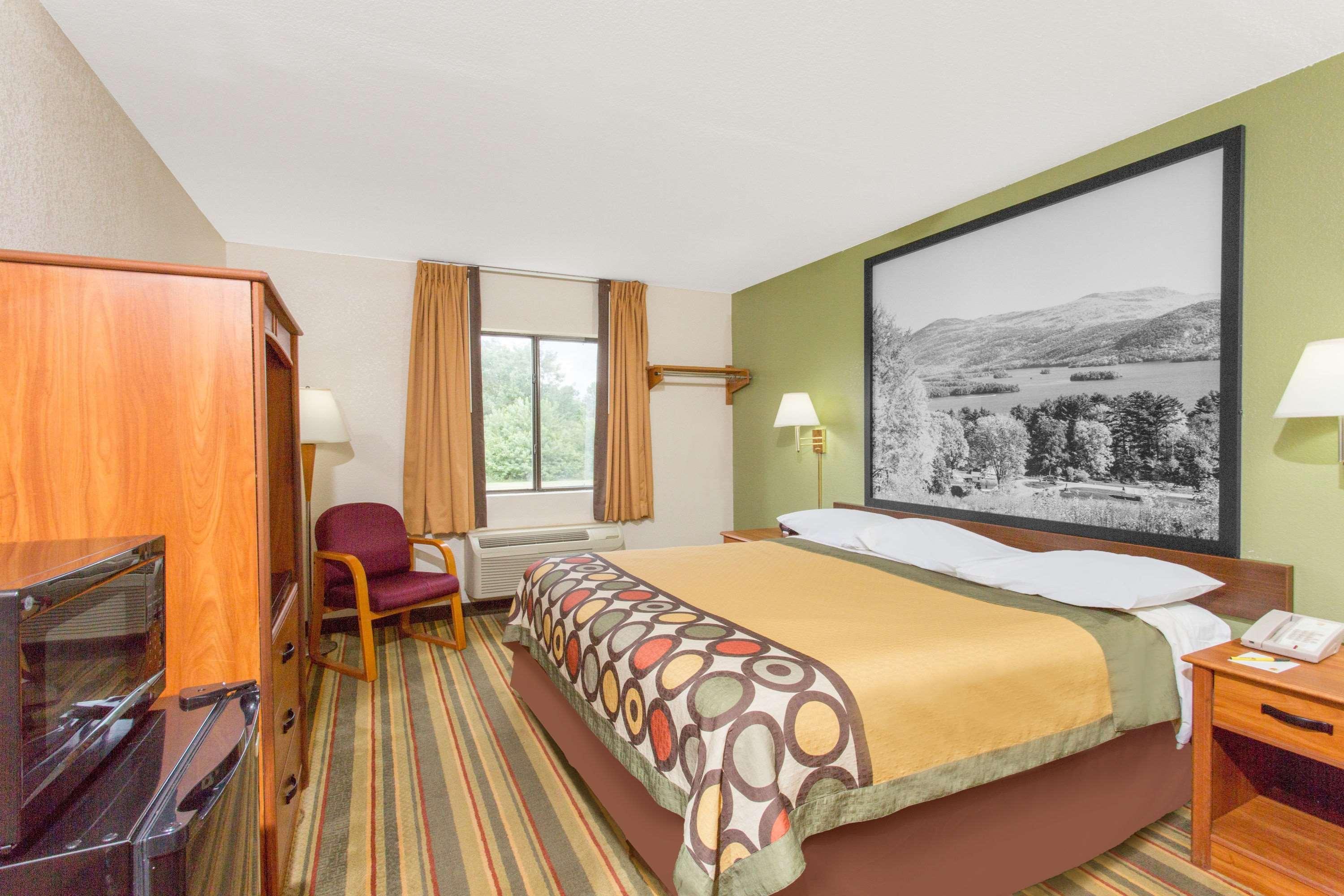 Super 8 By Wyndham Bedford Hotel Exterior photo