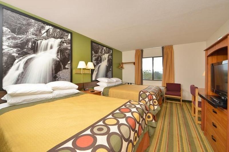 Super 8 By Wyndham Bedford Hotel Exterior photo